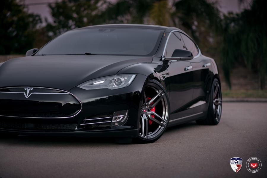Детали экстерьера Tesla Model S on Vossen Wheels (HC-1) 2016 года  (фото 6 из 23)
